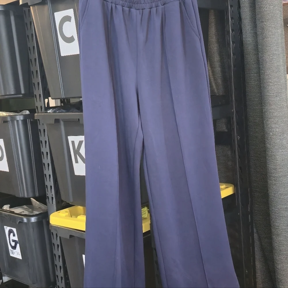 Womens Pants Set With Navy Zip Up Top And Pants To Match Size Large